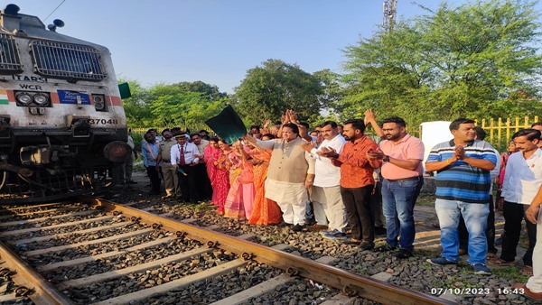 Indian-Railway-Stoppage-of-Amarkantak-Overnight-Express-train