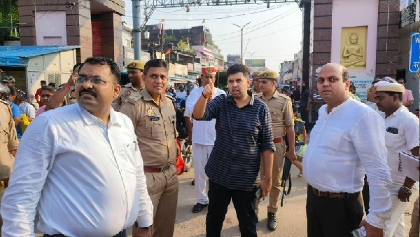 dm maharajganj