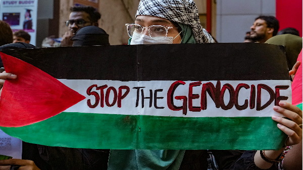 Thousands rally for palestine