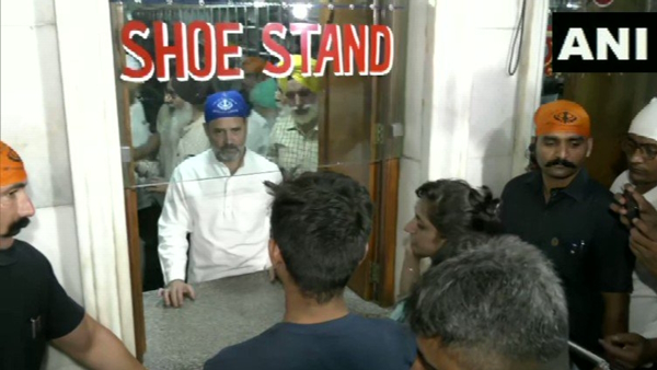 Rahul Gandhi offers Sewa