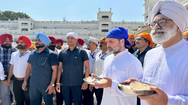 Rahul Gandhi Sewa at Golden Temple Rahul Gandhi Sewa at Golden Temple