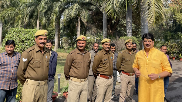 Raja Bhaiya with police 