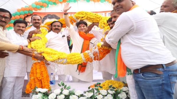 Jyotiraditya Scindias round of election workers meetings continues, fiercely attacking Congress