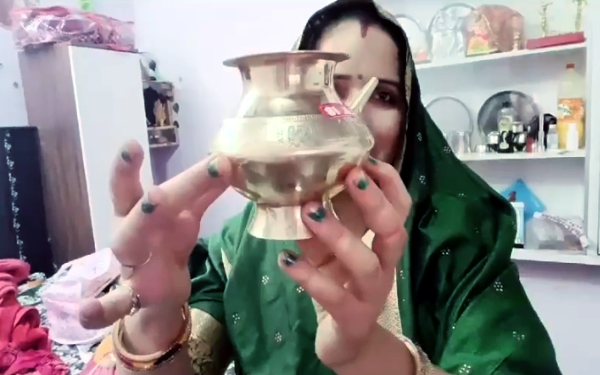 seema haider got lots of gifts before karwa chauth from Lawyer AP Singh mother video viral 