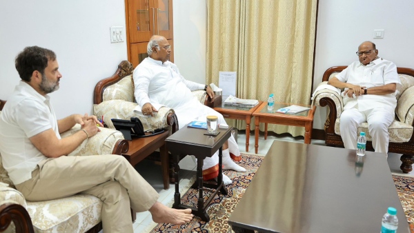 Sharad Pawar with Kharge Rahul Gandhi 