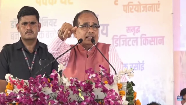 Shivraj Singh Chauhan in Pitambra Temple 