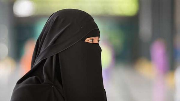 Husband gets angry after seeing wifes eyebrows on video call, gives triple talaq