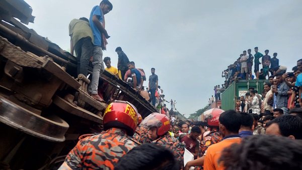 several killed and injured in trains collided in Bangladesh