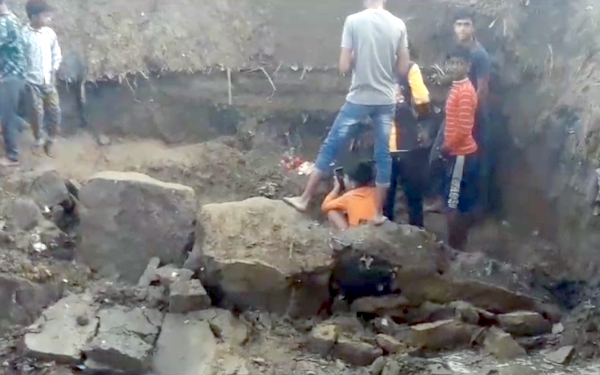 ancient idol of Lord Vishnu was found in the excavated soil in puranpur of pilibhit