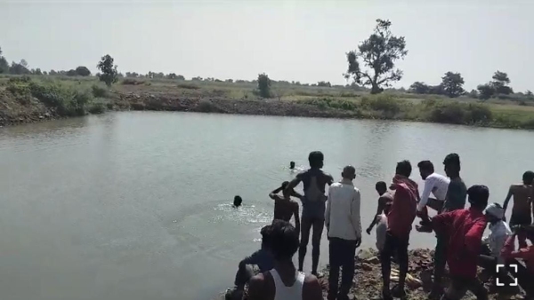 Three girls drowned in the pond while bathing in Begumganj of Raisen, 2 died.