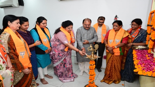 BJP Mahila Morcha workers will respond on social media against Amryads remarks