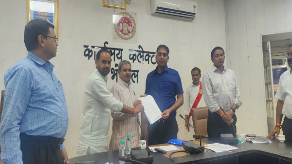 Congress leader Vinay Mehar demands from Collector regarding building construction agency RES