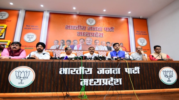 Congresss hand with Jihadis, British genes in blood, big statement of BJP MP VD Sharma