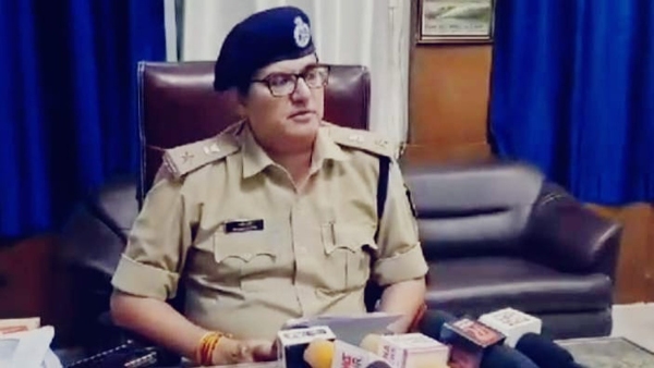 Jabalpur and Bhind SPs were removed following the instructions of the Election Commission of India. Jabalpur and Bhind SPs were removed following the instructions of the Election Commission of India.
