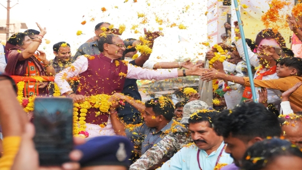 I will give 3 thousand rupees to dear sisters, do not get misled by Rahul-Priyanka: CM Shivraj