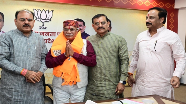 Big blow to Congress in Bhind, Lahars Congress leader dr Tiwari joins BJP.