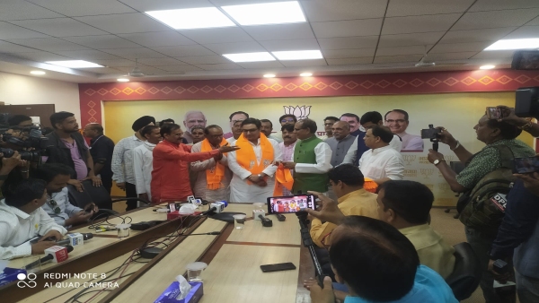 Digvijay Singh Kamal Naths pet contact, Siddharth Tiwaris statement after joining BJP 