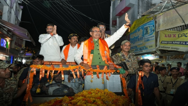 Shivraj Singh Chouhan addressed election meetings by having public darshan in Alirajpur and Jhabua