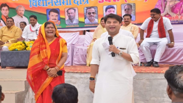 Imrati Devi demanded from Jyotiraditya Scindia to declare Dabra assembly as a district.