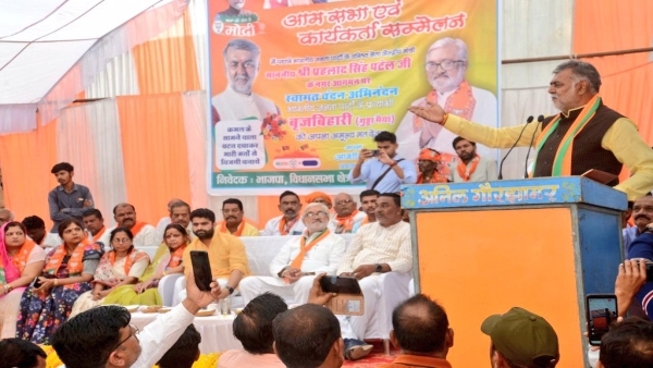Prahlad Singh Patel addressed in support of BJP candidate Jyoti Dehariya in Chhindwara Parasia.