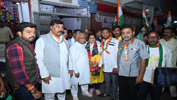 suResh Pachauri reached Moti Nagar ward on Saturday in support of Congress candidate Nidhi Jain