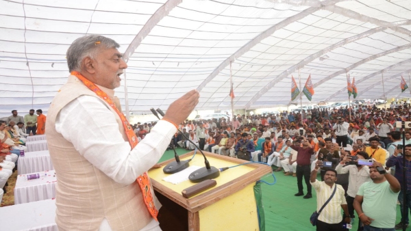 Prahlad Singh Patel addressed a public meeting in support of BJP candidate in Chachoda, Guna. Prahlad Singh Patel addressed a public meeting in support of BJP candidate in Chachoda, Guna.