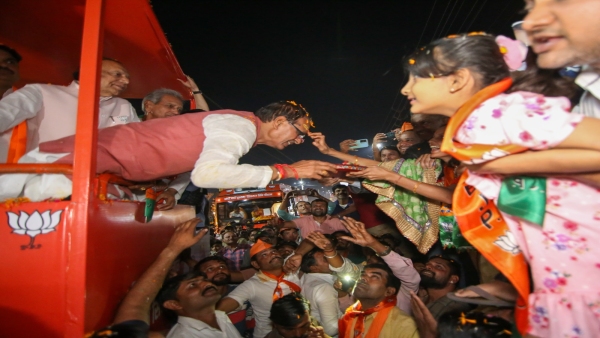 Shivraj Singh Chauhan did road shows in Rehtinagar, Satnara, Bhairundanagar and Gopalpur of Budhni Shivraj Singh Chauhan did road shows in Rehtinagar, Satnara, Bhairundanagar and Gopalpur of Budhni