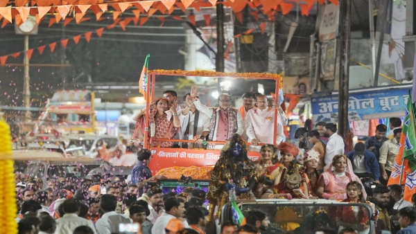 Shivraj Singh Chauhan did road shows in Rehtinagar, Satnara, Bhairundanagar and Gopalpur of Budhni Shivraj Singh Chauhan did road shows in Rehtinagar, Satnara, Bhairundanagar and Gopalpur of Budhni