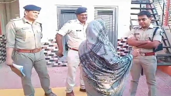 De-addiction center operator forcibly entered the house and took the family hostage, CCTV surfaced