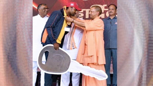 8 thousand players were honored in Amethi by CM Yogi and MP Smriti Irani