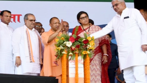 8 thousand players were honored in Amethi by CM Yogi and MP Smriti Irani