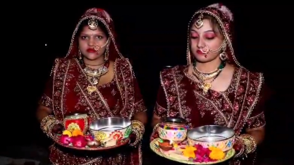 Two wives kept Karwa chauth fast and worshiped together for one man in agra 