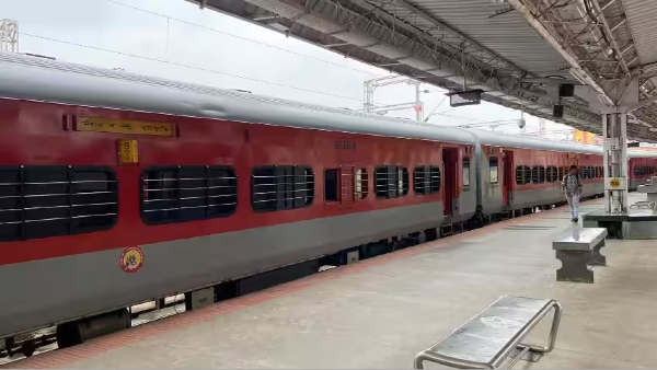agra lucknow intercity