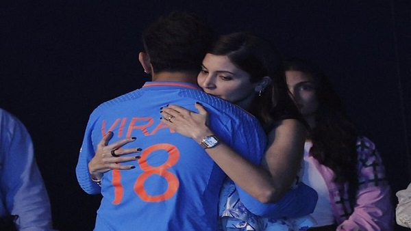 anushka hugs virat kohli 
