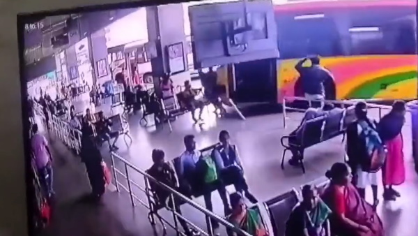 Video: दिल्ली के बाद आंध्र प्रदेश की बस ने 3 लोगों को कुचला Video: दिल्ली के बाद आंध्र प्रदेश की बस ने 3 लोगों को कुचला