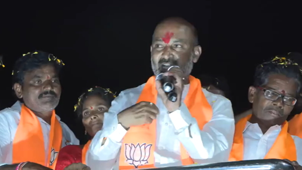 तेलंगाना:कांग्रेस कार्यकर्ता बीजेपी के लिए मांग रहे समर्थन