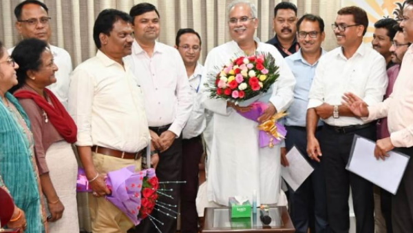 पशु चिकित्सा सहायक शल्य संघ ने CM भूपेश बघेल से की मुलाकात पशु चिकित्सा सहायक शल्य संघ ने CM भूपेश बघेल से की मुलाकात