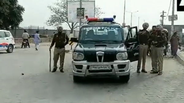 पंजाब: पुलिस-बदमाशों के बीच मुठभेड़, कार चुराकर भाग रहे थे