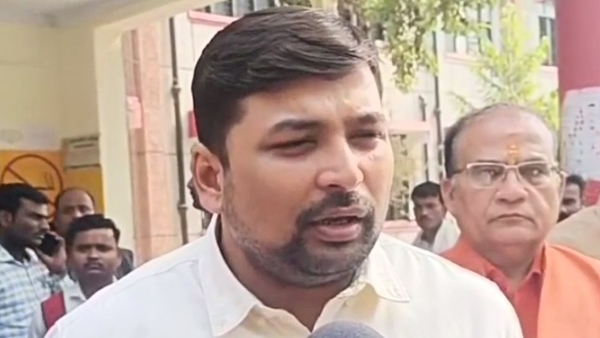 5 of the family came from MP died in the collision between Janrath bus and Bolero in Chitrakoot 5 of the family came from MP died in the collision between Janrath bus and Bolero in Chitrakoot