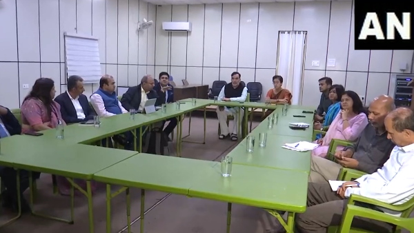 प्रदूषण: दिल्ली सरकार ने कृत्रिम बारिश पर की चर्चा प्रदूषण: दिल्ली सरकार ने कृत्रिम बारिश पर की चर्चा
