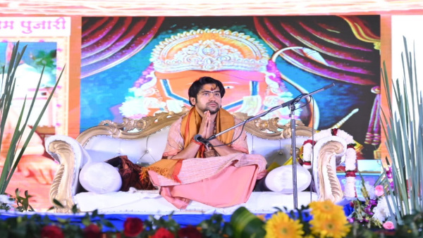 Bageshwar Dham Acharya Dhirendra Krishna Shastri court delayed 5 hours dehradun announcement reached stagee.