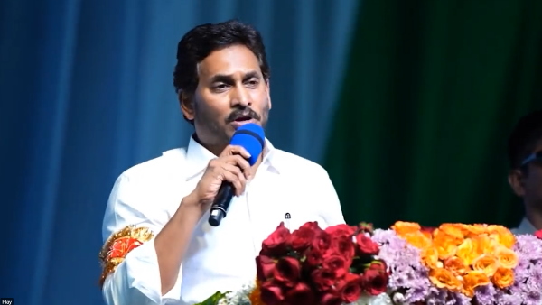 पत्रकारों ने आवास आवंटित करने के लिए CM जगन को दिया धन्यवाद पत्रकारों ने आवास आवंटित करने के लिए CM जगन को दिया धन्यवाद