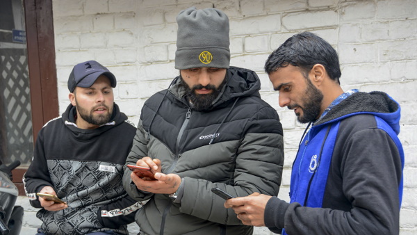 JK: पुलवामा के इन इलाकों में मोबाइल इंटरनेट सेवा निलंबित