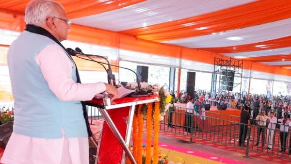 मुंबई आतंकी हमले में शहीद जवानों को दी श्रद्धांजलि मुंबई आतंकी हमले में शहीद जवानों को दी श्रद्धांजलि