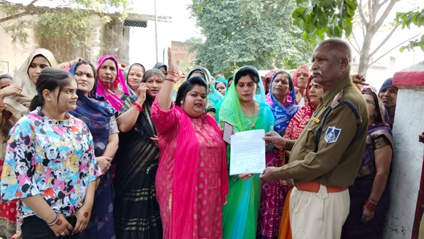 MP chunav 2023 Calling a liquor seller to women