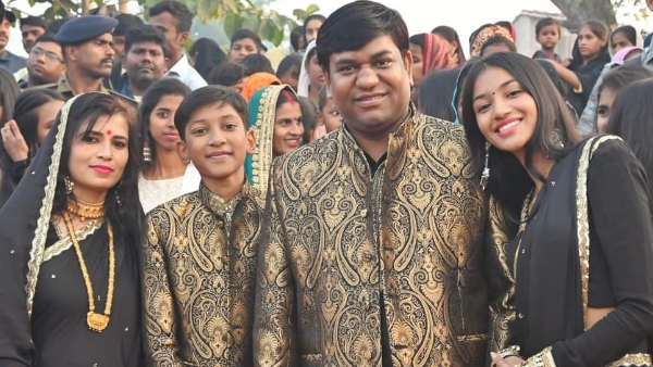 Bihar News: Chhath festival concludes, Mukesh Sahni worships Lord Bhaskar by offering Arghya