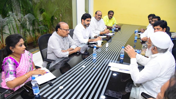 Dont play students lives outstanding fees of Rs 1650 crore Nara Lokesh writes CM Jagan