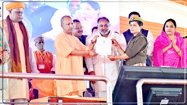 cm-yogi-inaugurated-and-laid-the-foundation-stone-of-projects-worth-crores-in-ballia