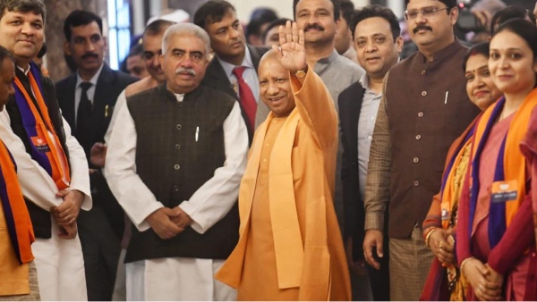 योगी आदित्यनाथ 