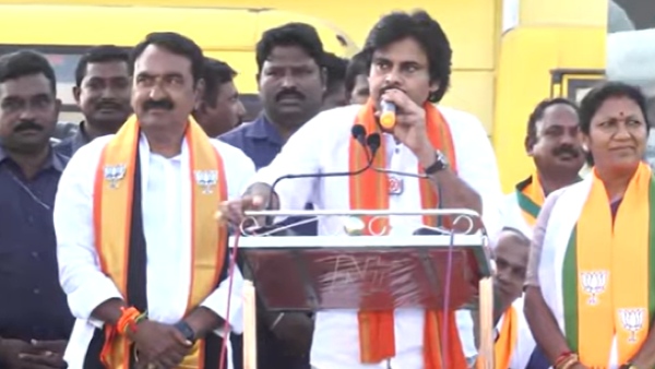 Pawan Kalyan in Warangal rally 